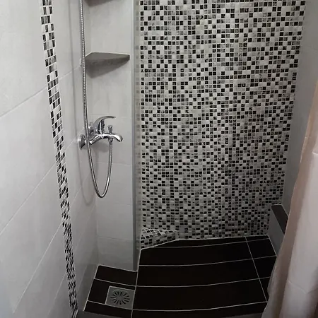 Anesi To Rent דירה *